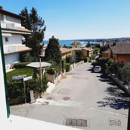 Appartamenti Esmera Desenzano del Garda Exterior photo